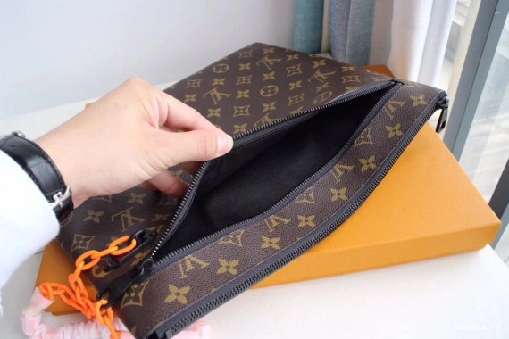 WIS VUITTON CHANELUTCH LOUIS 1208